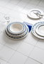 Hermia Blue Orbit Bonsai Juego de Cena de 24 Piezas en Blanco y Azul